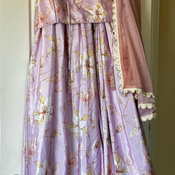 Lashkaraa Floral Dust Purple / Pink Lehenga Choli Set - Picture 7 of 8